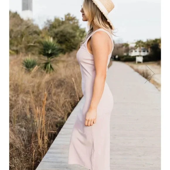 Elegant Pink Sleeveless Dress - Picture 5 of 9